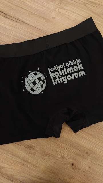 Reflektör baskılı erkek boxer normal ışıkta ön görünüm
