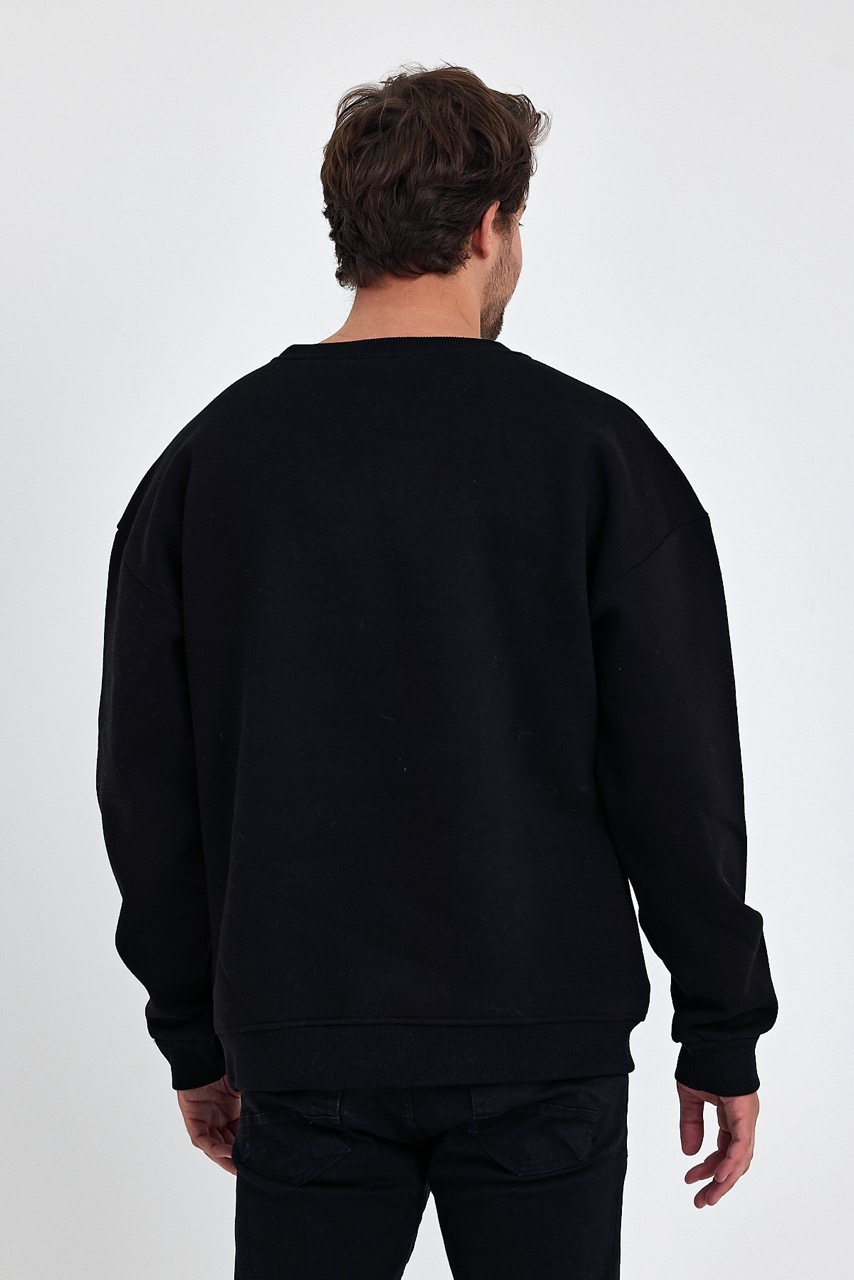 Siyah oversize kapüşonsuz sweatshirt yakın çekim - oversize kesim sweatshirt